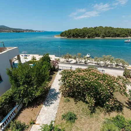 Rosmarin - Family Friendly, Beachfront Pašman