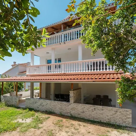 Rosmarin - Family Friendly, Beachfront Appartement *
