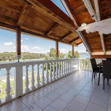 Rosmarin - Family Friendly, Beachfront Appartamento *