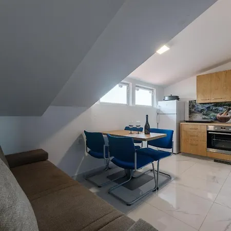 Appartement Rosmarin - Family Friendly, Beachfront Pašman
