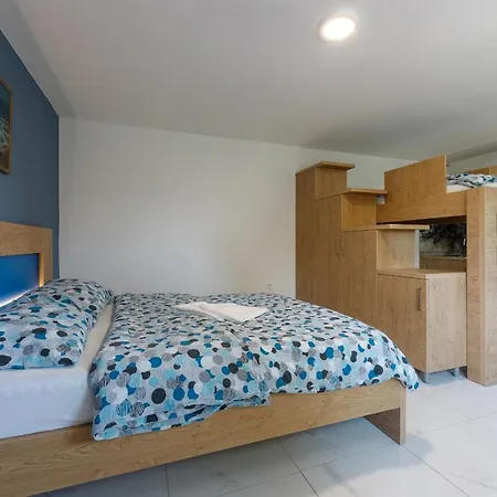 Rosmarin - Family Friendly, Beachfront Appartement