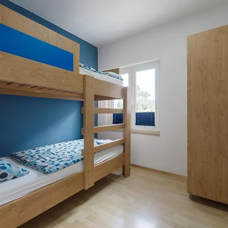 Appartement Rosmarin - Family Friendly, Beachfront Pašman