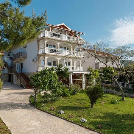 Appartement Rosmarin - Family Friendly, Beachfront