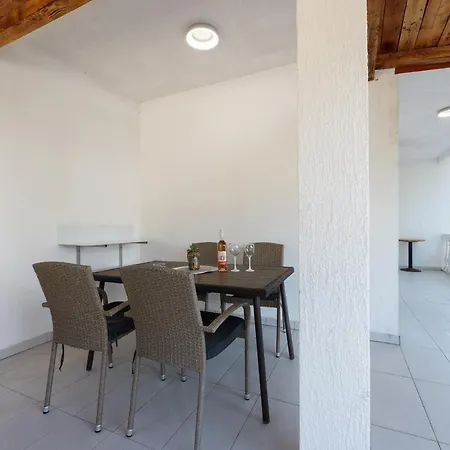 Rosmarin - Family Friendly, Beachfront Appartement