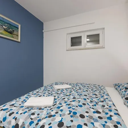 Rosmarin - Family Friendly, Beachfront * Pašman