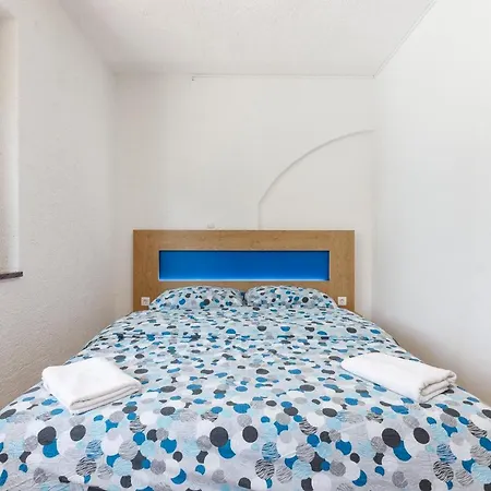 Rosmarin - Family Friendly, Beachfront * Pašman