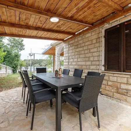 Rosmarin - Family Friendly, Beachfront Appartement *