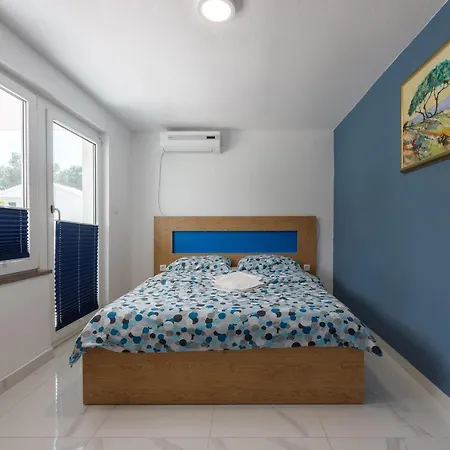 Appartement Rosmarin - Family Friendly, Beachfront Pašman