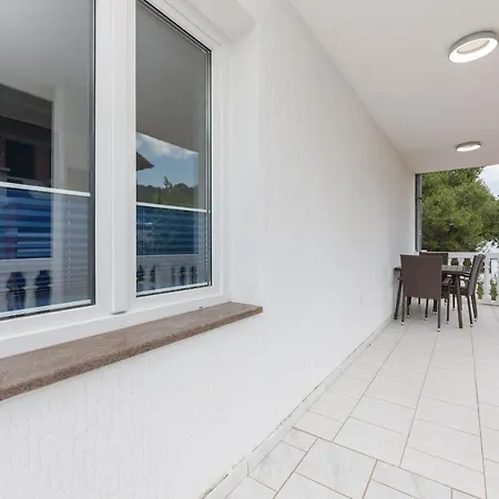 Rosmarin - Family Friendly, Beachfront *