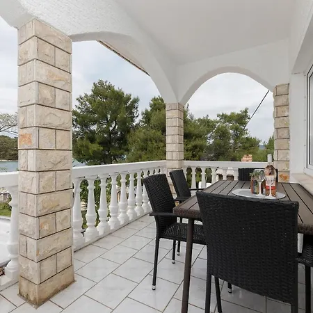 Rosmarin - Family Friendly, Beachfront * Pašman