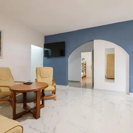 Rosmarin - Family Friendly, Beachfront Appartement