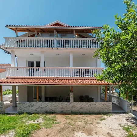 Appartement Rosmarin - Family Friendly, Beachfront *