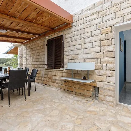 Rosmarin - Family Friendly, Beachfront
