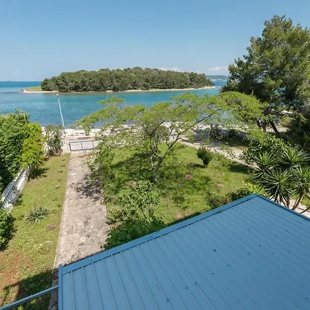Rosmarin - Family Friendly, Beachfront Appartement Pašman