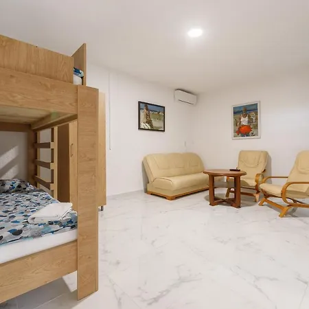 Rosmarin - Family Friendly, Beachfront *