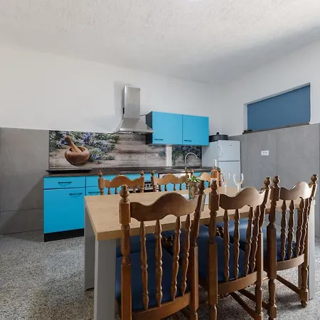 Rosmarin - Family Friendly, Beachfront Appartement