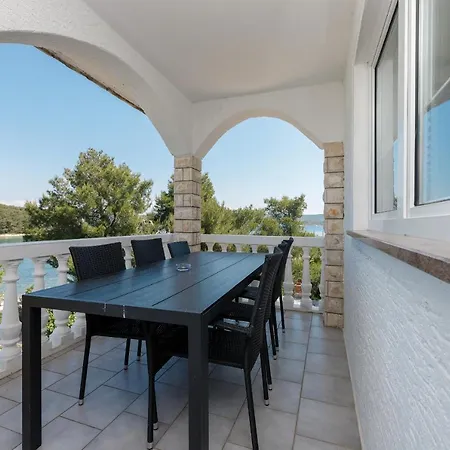 Rosmarin - Family Friendly, Beachfront Appartement *