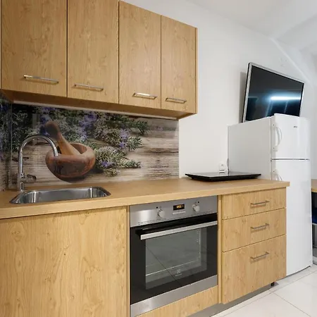Appartement Rosmarin - Family Friendly, Beachfront Pašman