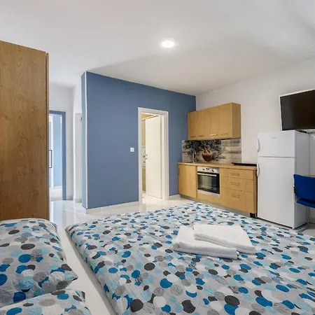Rosmarin - Family Friendly, Beachfront Appartamento Pašman