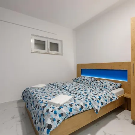 Rosmarin - Family Friendly, Beachfront Appartement Pašman