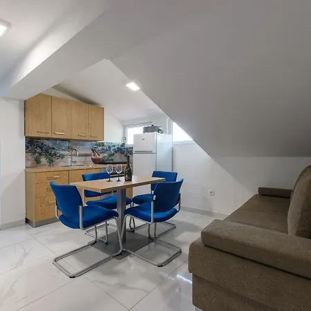 Rosmarin - Family Friendly, Beachfront