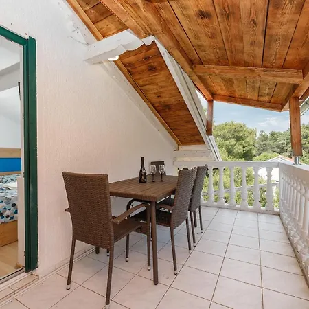 Rosmarin - Family Friendly, Beachfront