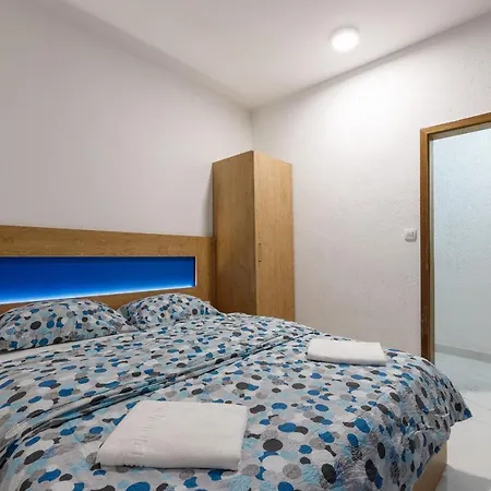 Appartamento Rosmarin - Family Friendly, Beachfront Pašman