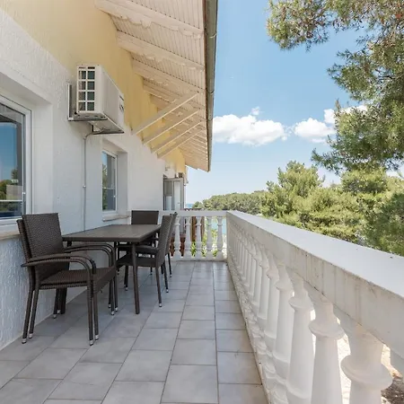 Rosmarin - Family Friendly, Beachfront *