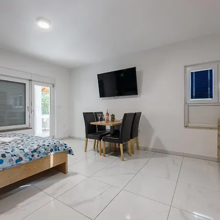 Appartement Rosmarin - Family Friendly, Beachfront *