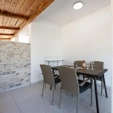 Rosmarin - Family Friendly, Beachfront