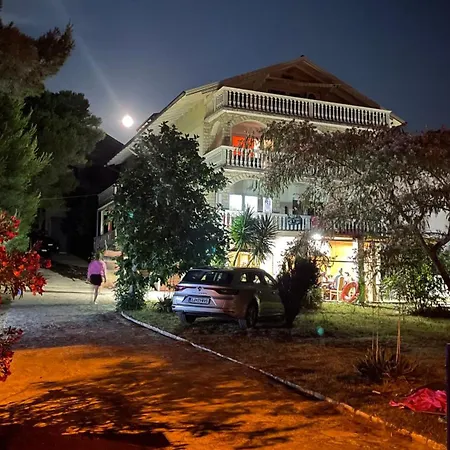 Appartement Rosmarin - Family Friendly, Beachfront